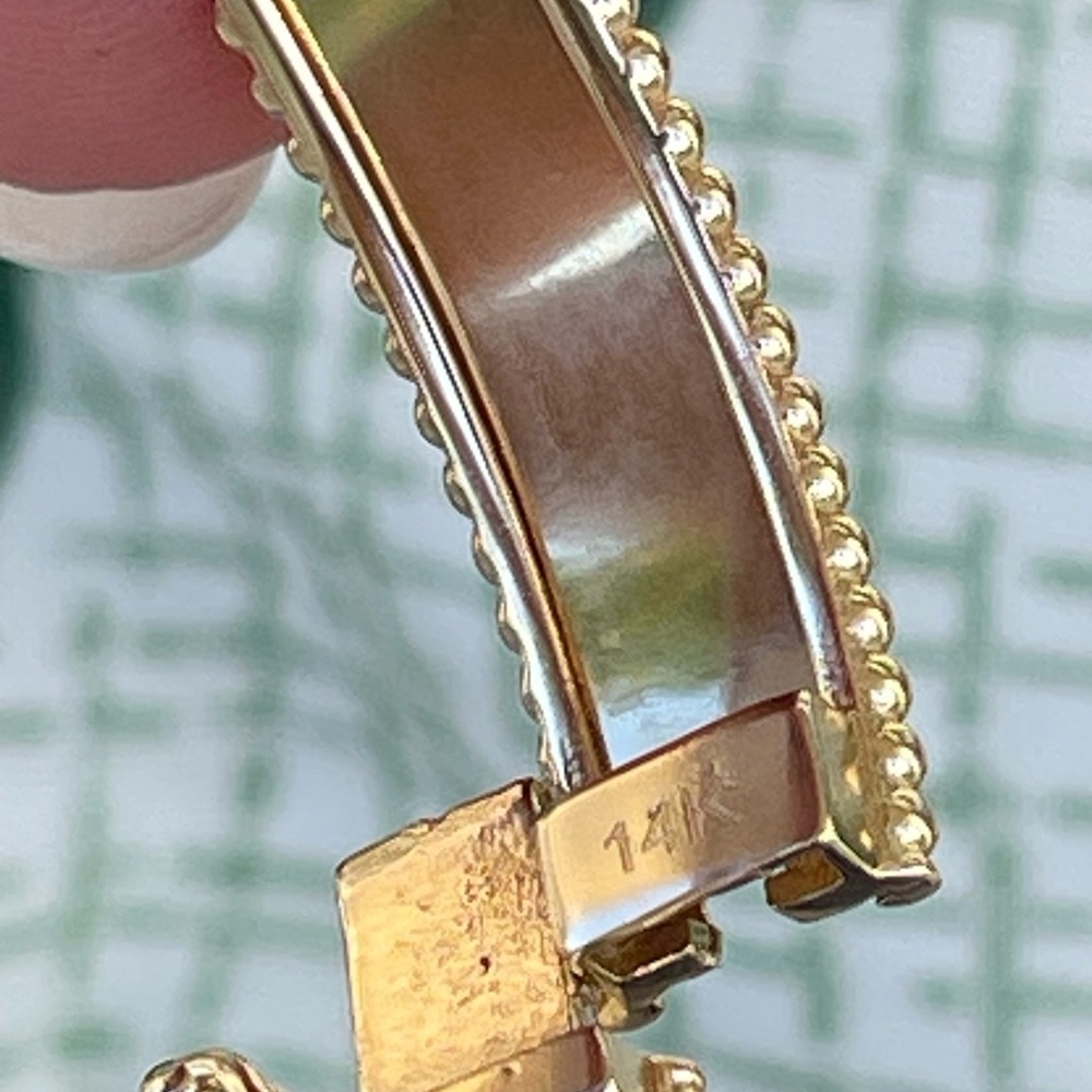 Elegant Gold-Tone Bracelet - Picture 4 of 17
